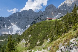 Oesterreich-12 Gruttenhütte unterhalb des Kaisergebirges