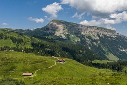 Oberstdorf-31 Blick über die Schwarzwasserhütte zum Hohen Ifen