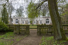 Flaeming-6 Blick zur Orangerie. Wenn man zum Skaten im Fläming ist, bietet sich ein Besuch im Park an. Er liegt sehr nahe an der Strecke in Wiepersdorf.