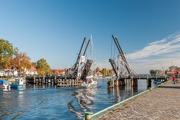 Bild_2012-25 Klappbrücke in Wiek über den Ryck.