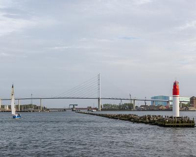 Bilder2016-47 Blick vom Hafen zur Rügenbrücke