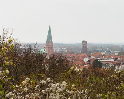 Lueneburg-60  Blick vom Kalkberg zum Wasserturm und zu St. Johannis : Lüneburg