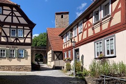 Fladungen: altes Stadttor und Wehrturm