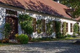 Dessau_Woerlitz_2018-17 Wirtschaftshof an der Orangerie