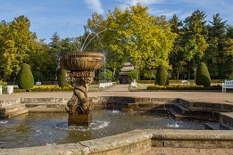 Dessau_Woerlitz_2018-37 Blick vom Delphinbrunnen Richtung Englisch-Chinesischer Garten.