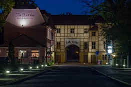 Dessau_Woerlitz_2018-32 Nacht in Wörlitz - Blick zum fürstlichen Gasthaus.