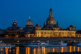 Bild_2009-25 Brühlsche Terasse und Frauenkirche zur blauen Stunde