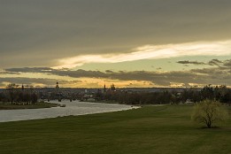 DDarround_03_2019-1 Abendblick im März von der Waldschlösschenbrücke.
