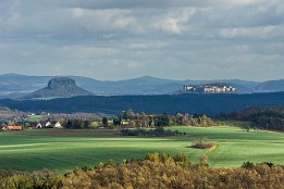 Bilder2017-157 Blick von Maxen: Lilienstein links und Königstein rechts.