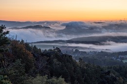 saechsischeSchweiz_Sep28-3 Blick vom Papststein: Tiefe Wolken steigen aus dem Elbtal auf.