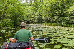 Bild_2010-27 Es geht durch Teichrosen zwischen Krüseliner Mühle und Neuhaus Mückenfang.