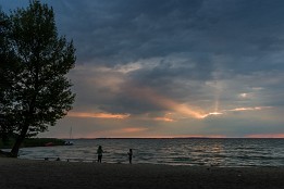 Bild_2010-35 Abendstimmung an der Müritz am Bolter Ufer. Immer wieder erlebt man hier die farbenprächtigen Sonnenuntergänge.