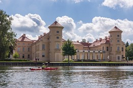 Bild_2010-39 Wir machen einen Abstecher auf die Rheinsberger Gewässer: Schloss Rheinsberg. Allerdings gibt es hier viel Motorbootverkehr.