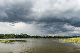Bild_2012-15 Auf dem Görtowsee: Ein mächtiges Gewitter im Anzug - zum Glück ist es knapp vorbei gezogen.