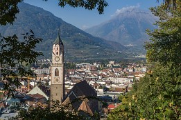 Meran_Okt_2018-4 Blick auf Meran und Kirche St. Nikolaus