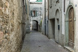 Schweiz2016-15 In der Altstadt von Tirano.