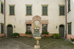 Schweiz2016-17 Ein Innenhof im Palazzo Salis