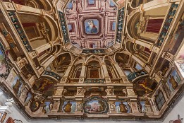 Schweiz2016-31 Nur gemalt - die Decke wölbt sich nur 75cm.