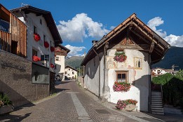 Vinschgau-12 Straße in Burgeis