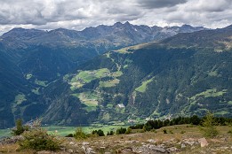 Vinschgau-9 Blick Richtung Kloster Marienberg von der Spitzigen Lun