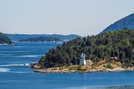 Lofotenreise-183 Abfahrt aus Oslo - im Fjord kann man viele kleine Inseln sehen.
