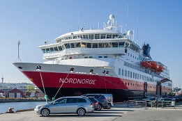 Lofotenreise-21 Einchecken auf der MS Nordnorge. Mit der geht es bis Svolvær auf die Lofoten. Abfahrt 12:30Uhr und Ankunft am folgenden Tag 20:30Uhr.