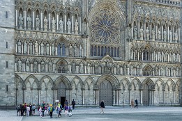 Lofotenreise-23 Vor dem Nidarosdom.