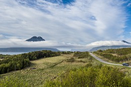 Lofotenreise-82 Nahe am Gimsøystraumen zeigen sich beeindruckende Wolkenspiele.