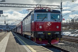 Lofoten_2019-2 Von Stockholm nach Narvik geht es mit dem Nachtzug. Abfahrt ist nach 18:00 in Stockholm und man ist am Folgetag kurz vor 13:00Uhr in Narvik. Die Strecke ist...