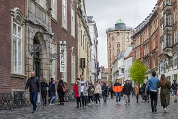 Lofoten_G-1 Kopeng´´agen: Es war kalt und reines Aprilwetter mit Regen, Schnee, Sonne. Der schiefe Rundturm.