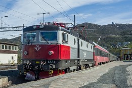 Lofoten_F-53 Die Bahn im Bahnhof Narvik (Ofotbahn).