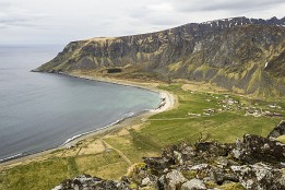Lofoten_G-12 Blick über die Bucht bei Unstad.