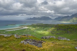 Lofoten_2024-78 Blick vom Sattel auf Yttersand