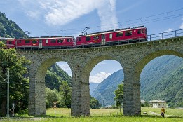 Schweiz_Jun_Aug_2023-2 Auf dem Brusio-Viadukt.