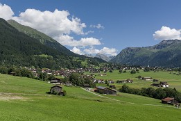 Schweiz2016-2 Blick aus der Bahn in die typische Graubündener Landschaft