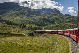 Schweiz2016-58 Abfahrt vom Bernina-Pass Richtung Pontresina (nahe Diavolezza)