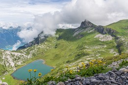 Bilder2016-28 Im Tal liegt der kleine Sägistalsee.