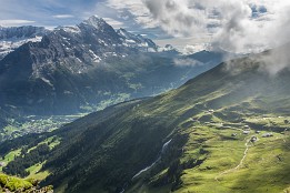 Grindelwald-3 Blick über das Tal zum Eiger, von First gesehen.