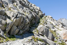 Schweiz_2017_V6-9 Einstieg in den Wanderweg entlang dem Aletschgletscher.