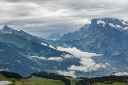 Schweiz2016-118 Regnerisches Wetter über Grindelwald - Blick vom Männlichen.