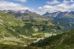 Schweiz2016-49 Der Aufstieg ist geschafft. Man wird mit einem erhabenen Blick Richtunng Alp Grüm belohnt.