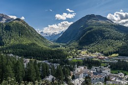 Schweiz2016-69 Blick auf Pontresina und das Roseg-Tal