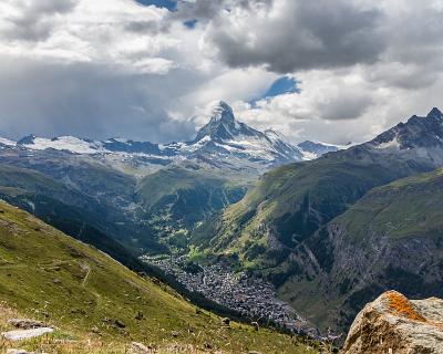 Schweiz2016-108 Blick über Zermatt bei Gewitterstimmung