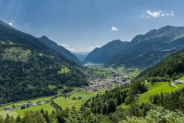 Schweiz_2017-80 Blickk in Puschlav-Tal und auf Poschiavo.