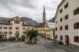 Schweiz_2017-49 Kleiner Rundgang in Sent, der auch durch nummerierte Schilder mit Beschreibungen geführt wird.