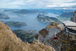 Schweiz_Okt_2019-17 Blick zu Seilbahn am Pilatus.