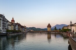Schweiz_Aug2025-4 Reuss, Rathaus und Kapellbrücke