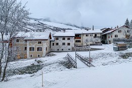 Scuol_Winter2020-4 typische Häuser in Pradella