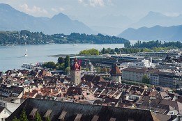 Rathaus und Vierwaldstätter See
