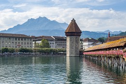 Luzern - - Wasserturm und Kappellbrücke